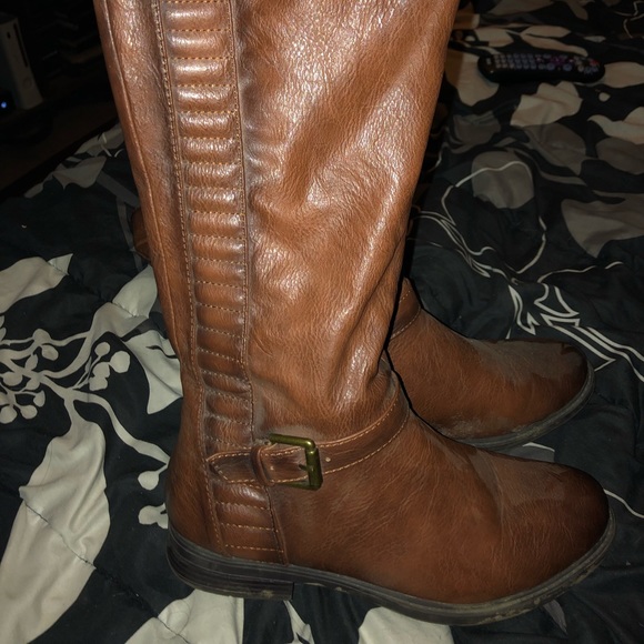 Boots - Picture 2 of 5